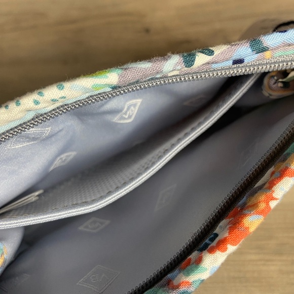 Vera Bradley Medium Tie Cosmetic Bag - Citrus Paisley - New With Tags - Picture 4 of 6